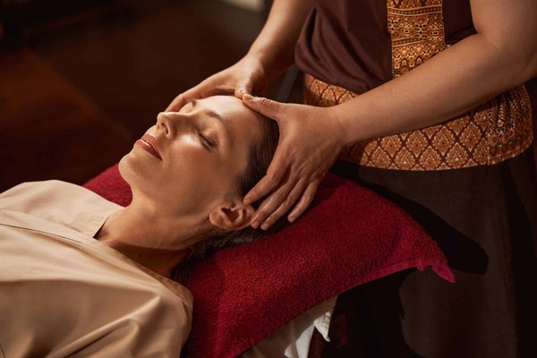 Comment créer un environnement stimulant pour un chat d'intérieur en surpoids ?